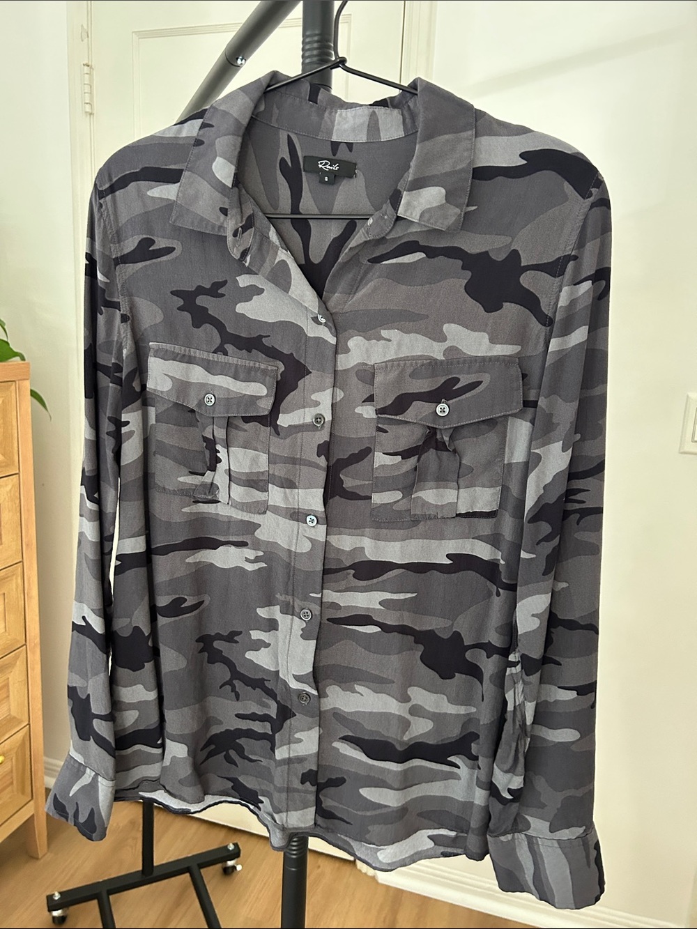 Rails Charcoal Camo Long Sleeve Button Up. PTP 20”. Air dried.Functional buttons